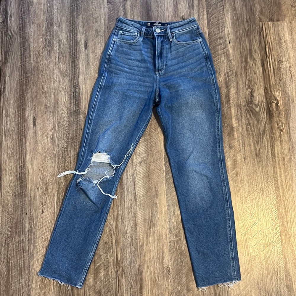 00 hollister jeans. regular length